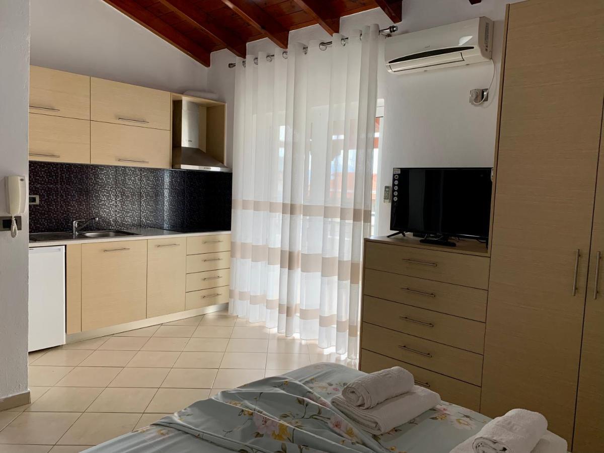 Bardhi Apts Sarandë Eksteriør billede
